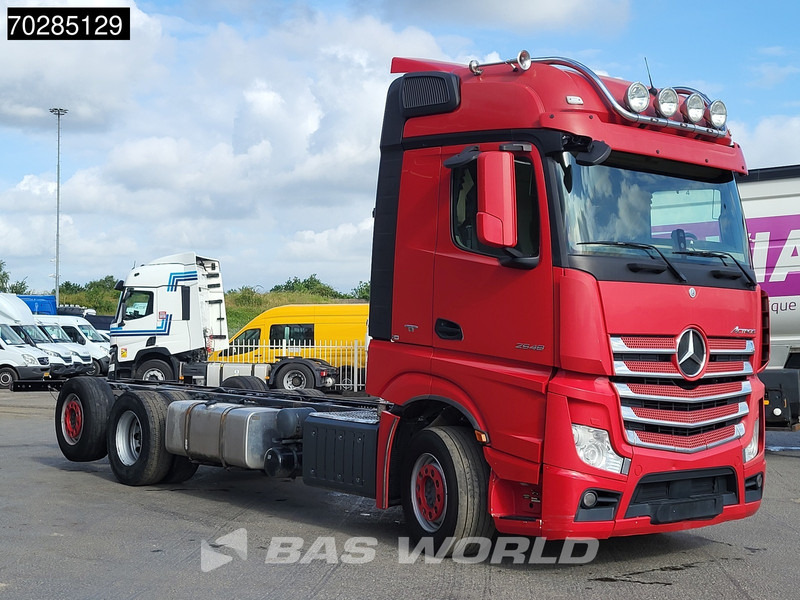 Mercedes-Benz Actros 2548 Actros 6X2 BigSpace Retarder PTO Liftachse Xenon ACC Navi Euro 6 - Truk sasis: gambar 3 Mercedes-Benz Actros 2548 Actros 6X2 BigSpace Retarder PTO Liftachse Xenon ACC Navi Euro 6 - Truk sasis: gambar 3