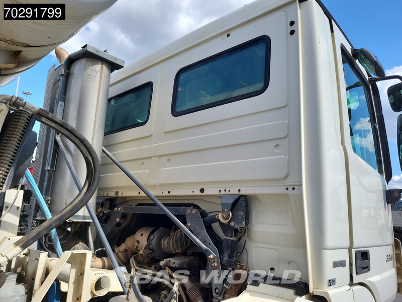 Mercedes-Benz Actros 3241 8X4 9m3 Schwing Stetter Retarder Big-Axle Steelsuspension 3-Pedals Euro 4 - Truk pengaduk beton: gambar 5 Mercedes-Benz Actros 3241 8X4 9m3 Schwing Stetter Retarder Big-Axle Steelsuspension 3-Pedals Euro 4 - Truk pengaduk beton: gambar 5