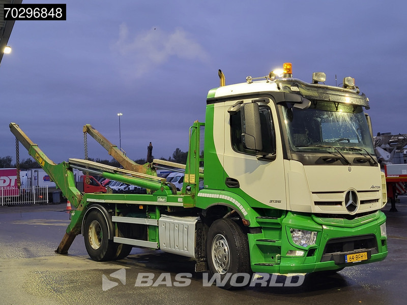 Mercedes-Benz Antos 2135 4X2 NL-Truck HYVA NG 2014-TA-XL Automatic Euro 6 - Truk skip loader: gambar 3 Mercedes-Benz Antos 2135 4X2 NL-Truck HYVA NG 2014-TA-XL Automatic Euro 6 - Truk skip loader: gambar 3