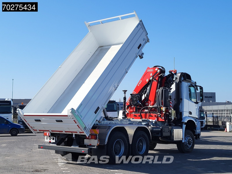 Mercedes-Benz Arocs 3348 6X6 NEW Fassi F255A.2.24 Kran Crane 3-way tipper Navi Euro 6 - Truk jungkit, Truk derek: gambar 3 Mercedes-Benz Arocs 3348 6X6 NEW Fassi F255A.2.24 Kran Crane 3-way tipper Navi Euro 6 - Truk jungkit, Truk derek: gambar 3