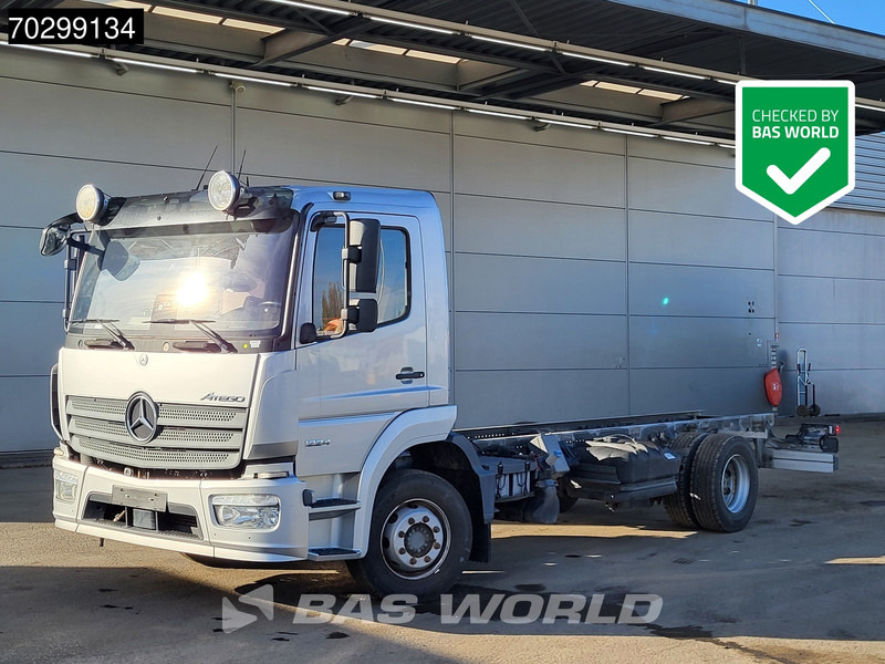Mercedes-Benz Atego 1224 Atego 4X2 12tons chassis LOW Mileage! Automatic Airco Euro 6 - Truk sasis: gambar 1 Mercedes-Benz Atego 1224 Atego 4X2 12tons chassis LOW Mileage! Automatic Airco Euro 6 - Truk sasis: gambar 1