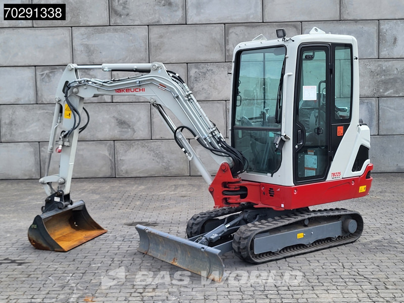 Takeuchi TB225 HAMMER + 3 BUCKETS - Ekskavator mini: gambar 3 Takeuchi TB225 HAMMER + 3 BUCKETS - Ekskavator mini: gambar 3