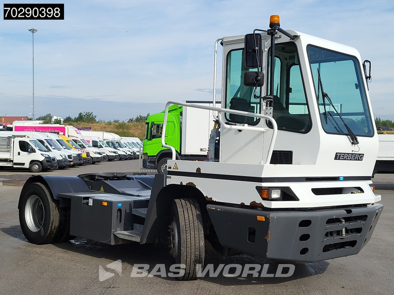 Terberg YT222 4X2 NL-Truck EPA Big-Axle Hebesattel - Traktor terminal: gambar 3 Terberg YT222 4X2 NL-Truck EPA Big-Axle Hebesattel - Traktor terminal: gambar 3