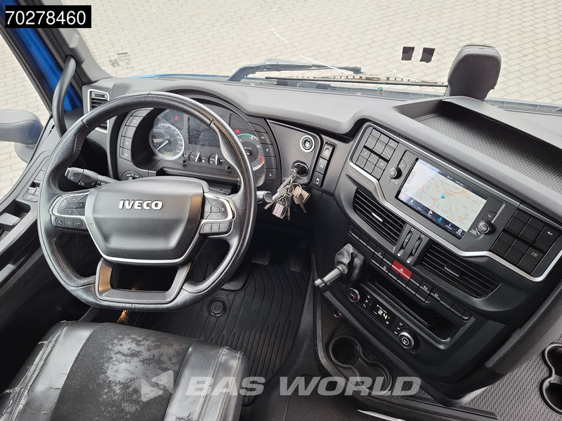 Interior photo 1: Tractor head Iveco S-Way 460 4X2 Mega Retarder 2x LNG Tanks Alcoa