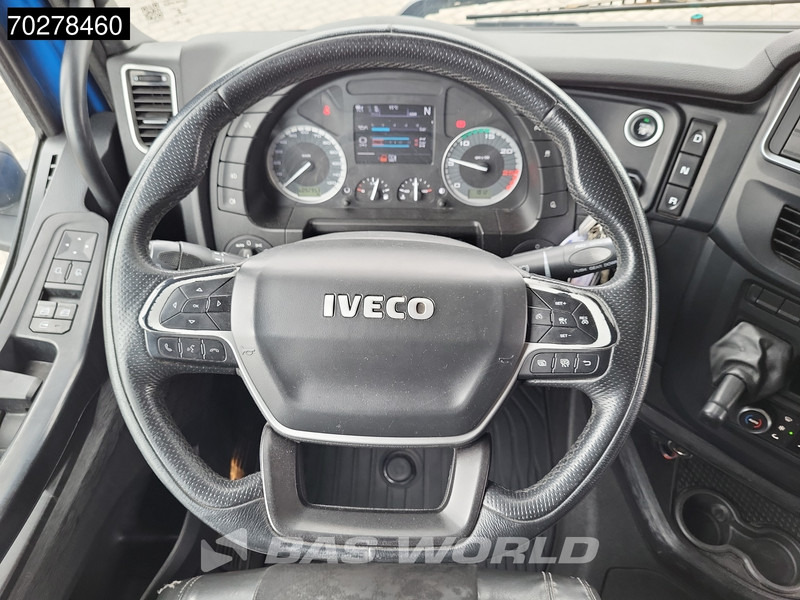 Interior photo 2: Tractor head Iveco S-Way 460 4X2 Mega Retarder 2x LNG Tanks Alcoa