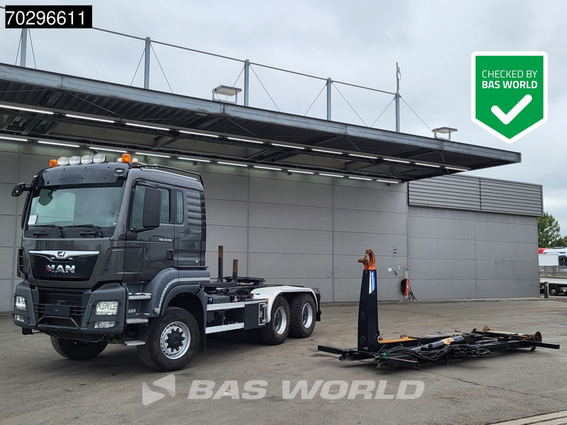 MAN TGS 33.510 TGS 6X6 Tractorhead + hooklift 20t AJK 5th wheel Wechselsystem Retarder Automatic - Tractor head: gambar 1 MAN TGS 33.510 TGS 6X6 Tractorhead + hooklift 20t AJK 5th wheel Wechselsystem Retarder Automatic - Tractor head: gambar 1