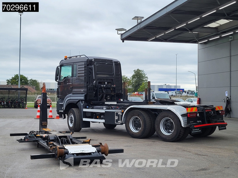 MAN TGS 33.510 TGS 6X6 Tractorhead + hooklift 20t AJK 5th wheel Wechselsystem Retarder Automatic - Tractor head: gambar 2 MAN TGS 33.510 TGS 6X6 Tractorhead + hooklift 20t AJK 5th wheel Wechselsystem Retarder Automatic - Tractor head: gambar 2
