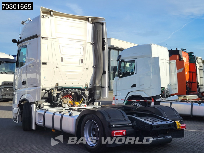 Mercedes-Benz Actros 1845 4X2 GigaSpace Mega Retarder 2xTanks ACC Standklima Euro 6 - Tractor head: gambar 2 Mercedes-Benz Actros 1845 4X2 GigaSpace Mega Retarder 2xTanks ACC Standklima Euro 6 - Tractor head: gambar 2
