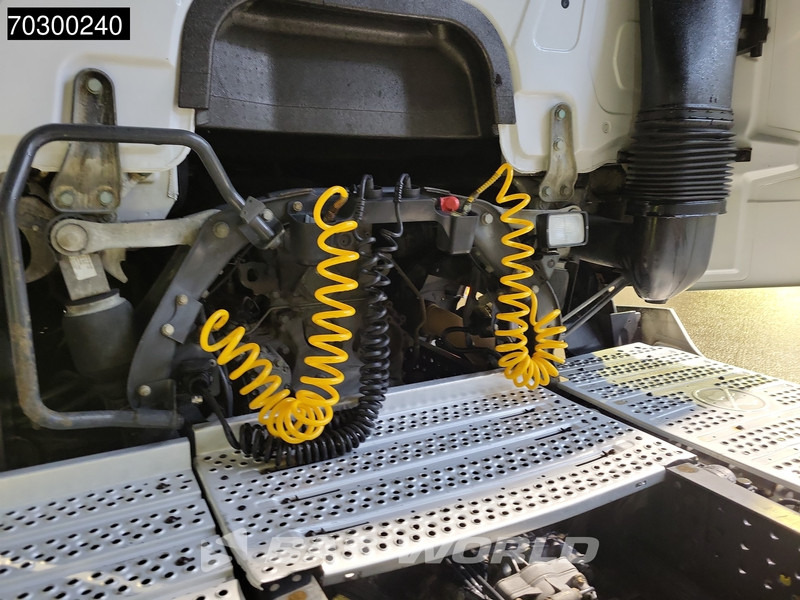 Tractor head Mercedes-Benz Actros 1845 4X2 StreamSpace Euro 6: gambar 11 Tractor head Mercedes-Benz Actros 1845 4X2 StreamSpace Euro 6: gambar 11