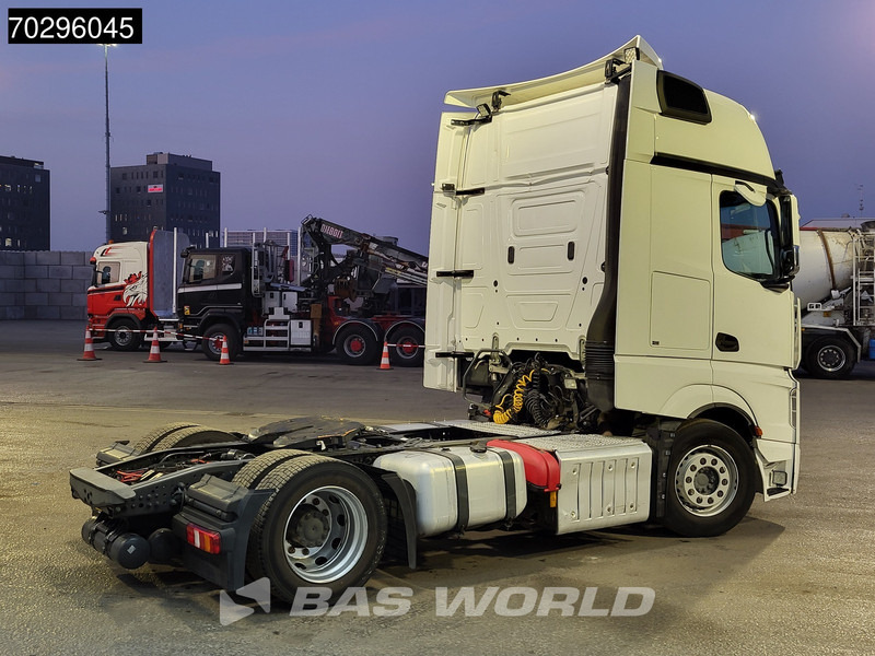 Mercedes-Benz Actros 1845 Actros 4X2 GigaSpace NL-Truck Mega 2xTanks Standklima ACC Euro 6 - Tractor head: gambar 5 Mercedes-Benz Actros 1845 Actros 4X2 GigaSpace NL-Truck Mega 2xTanks Standklima ACC Euro 6 - Tractor head: gambar 5