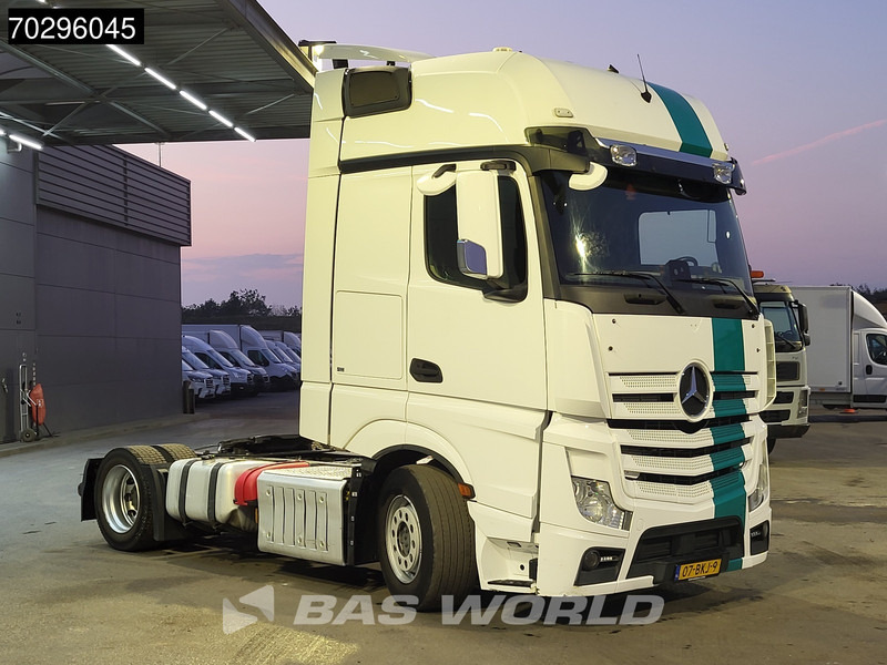 Mercedes-Benz Actros 1845 Actros 4X2 GigaSpace NL-Truck Mega 2xTanks Standklima ACC Euro 6 - Tractor head: gambar 3 Mercedes-Benz Actros 1845 Actros 4X2 GigaSpace NL-Truck Mega 2xTanks Standklima ACC Euro 6 - Tractor head: gambar 3
