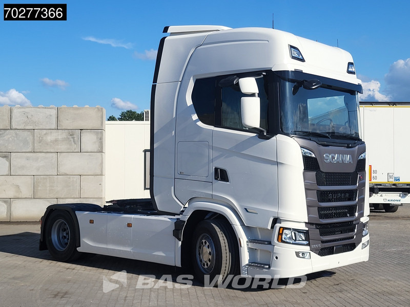 Scania S560 4X2 NEW! Retarder Full-Air 2xTanks Leder Standklima Navi ACC LED - Tractor head: gambar 3 Scania S560 4X2 NEW! Retarder Full-Air 2xTanks Leder Standklima Navi ACC LED - Tractor head: gambar 3