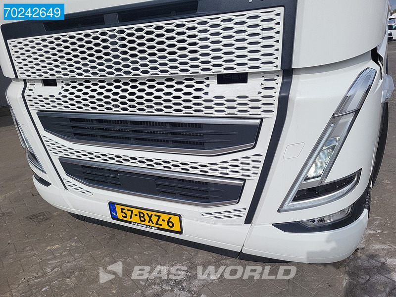 Interior photo 1: Leasing Volvo FH 460 6X2 XL ACC VEB+ LED Liftachse Euro 6 Volvo FH 460 6X2 XL ACC VEB+ LED Liftachse Euro 6