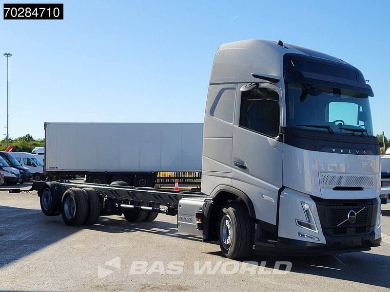 Volvo FH 62 R AERO 6X2 NEW Horsetruck chassis Lift+Lenkachse Dynamic Steering Mirror cam Euro 6 - Truk sasis: gambar 3 Volvo FH 62 R AERO 6X2 NEW Horsetruck chassis Lift+Lenkachse Dynamic Steering Mirror cam Euro 6 - Truk sasis: gambar 3