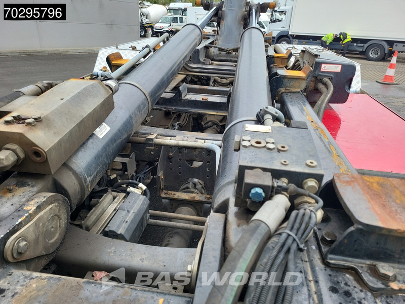 Volvo FH16 750 FH16 6X2 HIAB Multilift XR21S61 Hooklift Lift+steering Axle Automatic Euro 6 - Hook lift: gambar 5 Volvo FH16 750 FH16 6X2 HIAB Multilift XR21S61 Hooklift Lift+steering Axle Automatic Euro 6 - Hook lift: gambar 5
