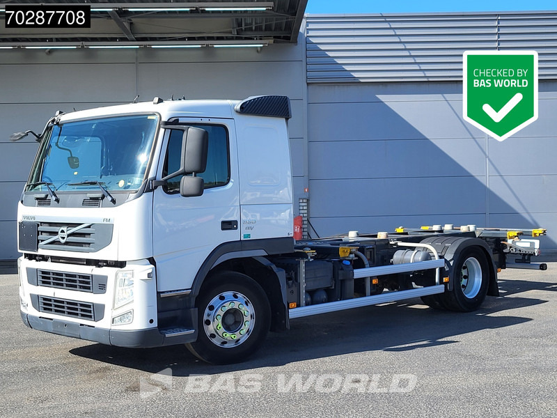 Volvo FM 330 4X2 4,60m Wheelbase BDF Automatic Euro 5 - Pengangkut kontainer/ Container truck: gambar 1 Volvo FM 330 4X2 4,60m Wheelbase BDF Automatic Euro 5 - Pengangkut kontainer/ Container truck: gambar 1