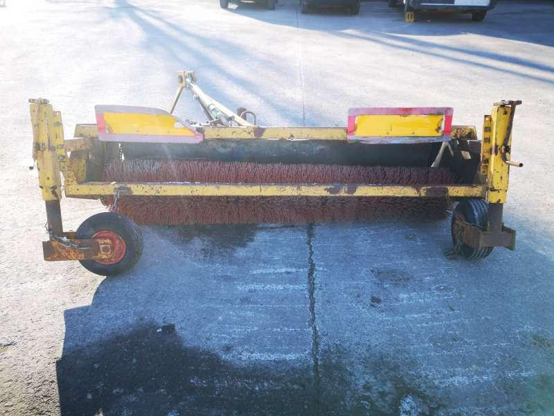 BALAIS 3 POINTS - Sapu: gambar 2 BALAIS 3 POINTS - Sapu: gambar 2