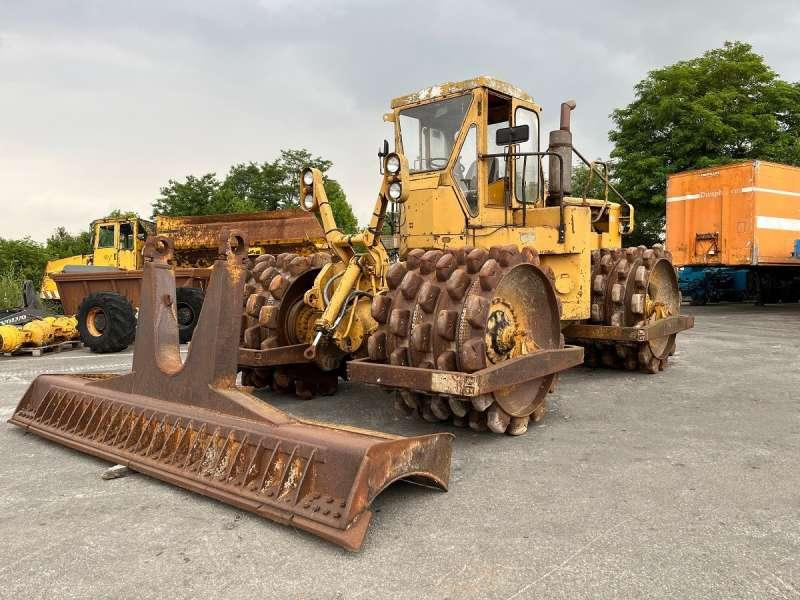 Caterpillar 825 + porte engins - Pemadat: gambar 3 Caterpillar 825 + porte engins - Pemadat: gambar 3
