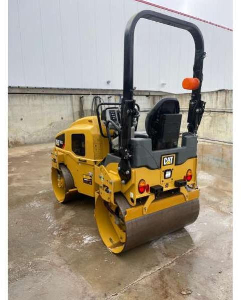 Caterpillar CB2.7 - Roller jalan: gambar 4 Caterpillar CB2.7 - Roller jalan: gambar 4