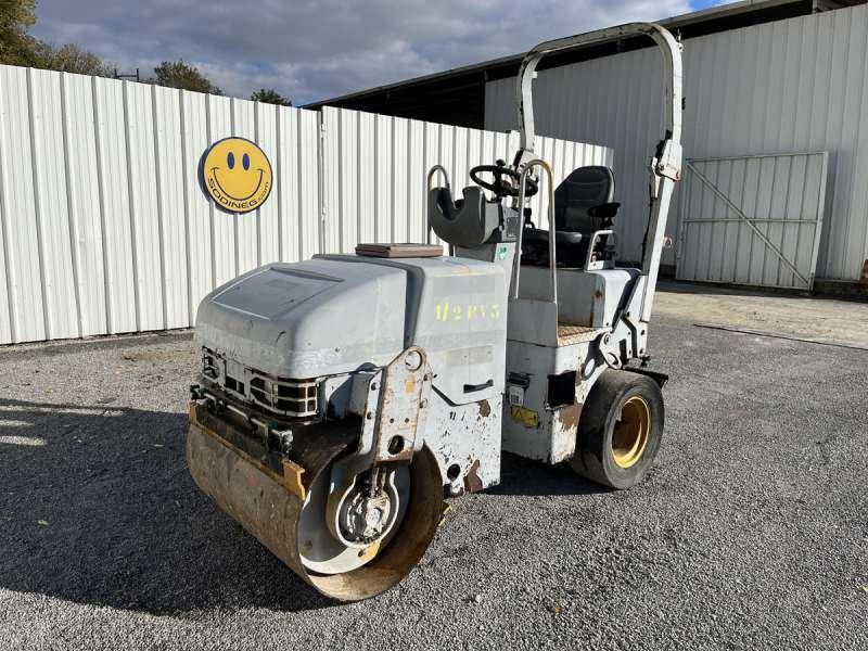 Caterpillar CB225E - Roller jalan: gambar 2 Caterpillar CB225E - Roller jalan: gambar 2