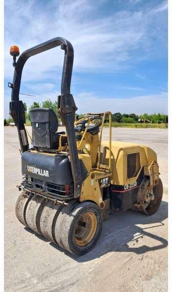 Caterpillar Compacteur Mixte / Bille et pneus CB225D - Roller kombinasi: gambar 4 Caterpillar Compacteur Mixte / Bille et pneus CB225D - Roller kombinasi: gambar 4