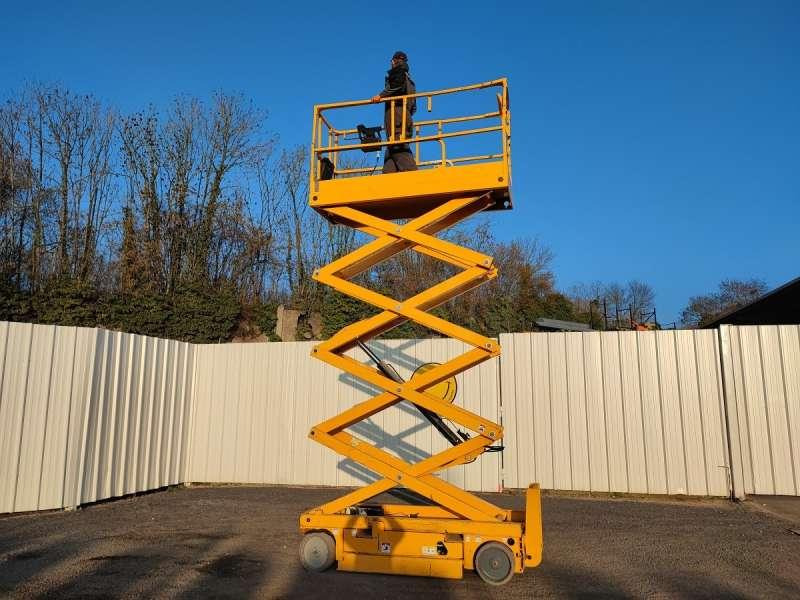 Haulotte CISEAUX COMPACT 10N - Lift tiang vertikal: gambar 1 Haulotte CISEAUX COMPACT 10N - Lift tiang vertikal: gambar 1