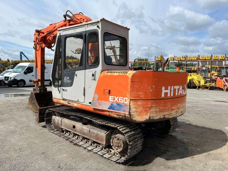 Hitachi EX60 - Ekskavator perayap: gambar 5 Hitachi EX60 - Ekskavator perayap: gambar 5