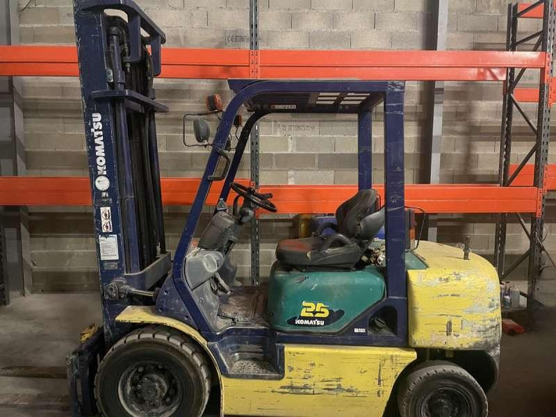 Komatsu FD25T-14 - Forklift diesel: gambar 1 Komatsu FD25T-14 - Forklift diesel: gambar 1