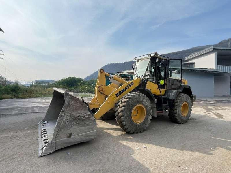 Komatsu WA320-7 - Wheel loader: gambar 1 Komatsu WA320-7 - Wheel loader: gambar 1