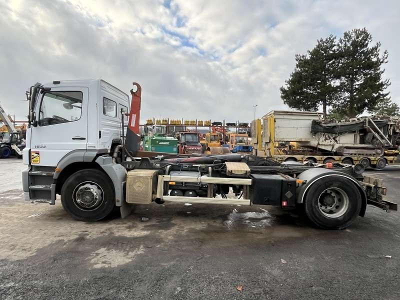 Mercedes AXOR 1833 - Hook lift: gambar 4 Mercedes AXOR 1833 - Hook lift: gambar 4