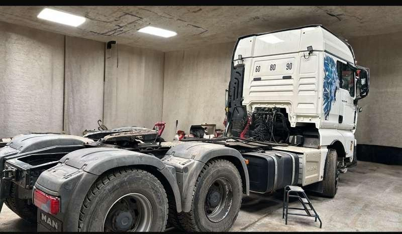 MAN TGX 33.480 - Tractor head: gambar 4 MAN TGX 33.480 - Tractor head: gambar 4