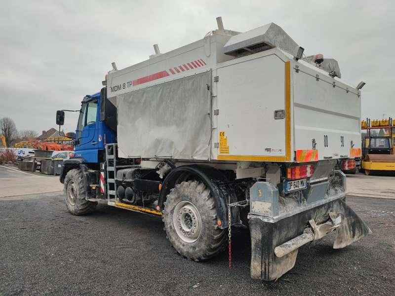 Unimog UNIMOG U500 - Peralatan pemupukan: gambar 5 Unimog UNIMOG U500 - Peralatan pemupukan: gambar 5