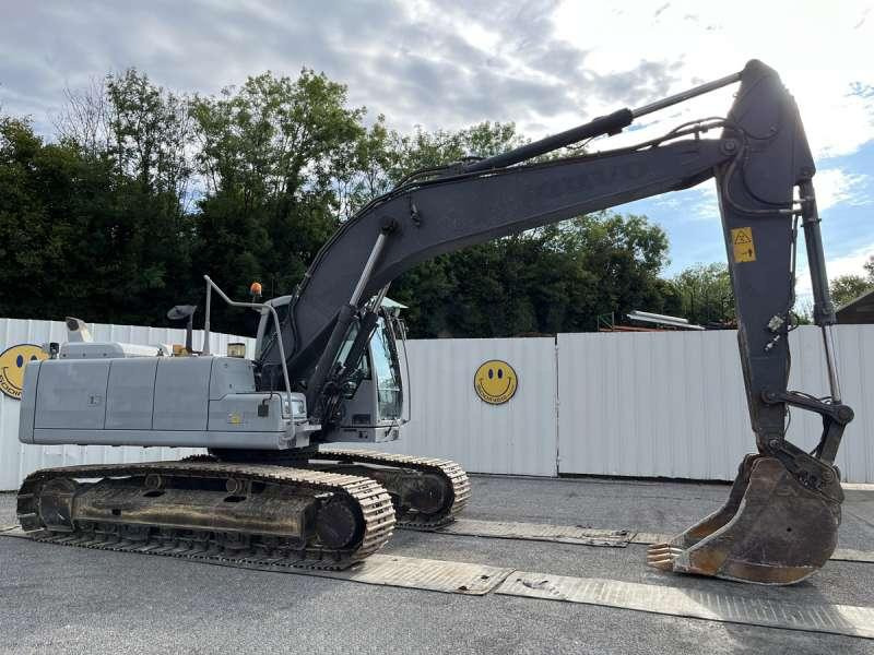 Volvo EC220DL - Ekskavator perayap: gambar 1 Volvo EC220DL - Ekskavator perayap: gambar 1