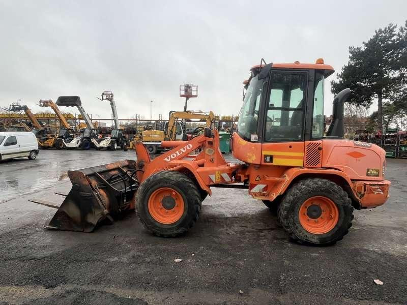 Volvo L30G - Wheel loader: gambar 4 Volvo L30G - Wheel loader: gambar 4