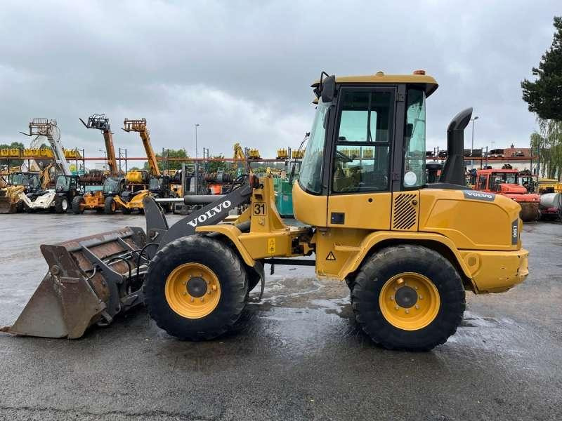 Volvo L30G - Wheel loader: gambar 4 Volvo L30G - Wheel loader: gambar 4