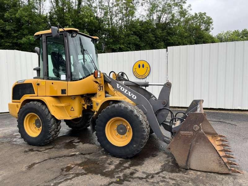 Volvo L30G - Wheel loader: gambar 1 Volvo L30G - Wheel loader: gambar 1