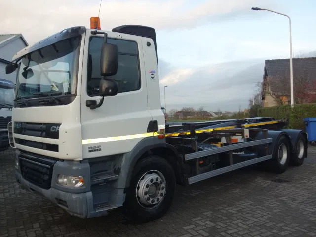 DAF 85.410 CF 6X4 STEEL SPRINGS MANUAL GEARBOX - Hook lift: gambar 3 DAF 85.410 CF 6X4 STEEL SPRINGS MANUAL GEARBOX - Hook lift: gambar 3
