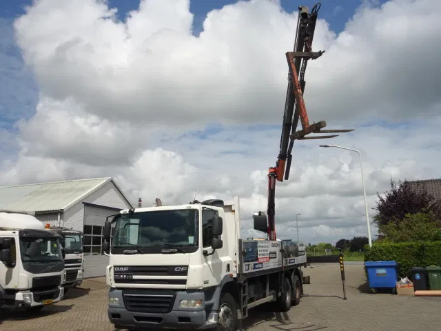 DAF CF 360 6X4 MANUAL GEAR STEELSPRINGS 18,5 TON PALFINKER - Truk flatbed, Truk derek: gambar 3 DAF CF 360 6X4 MANUAL GEAR STEELSPRINGS 18,5 TON PALFINKER - Truk flatbed, Truk derek: gambar 3