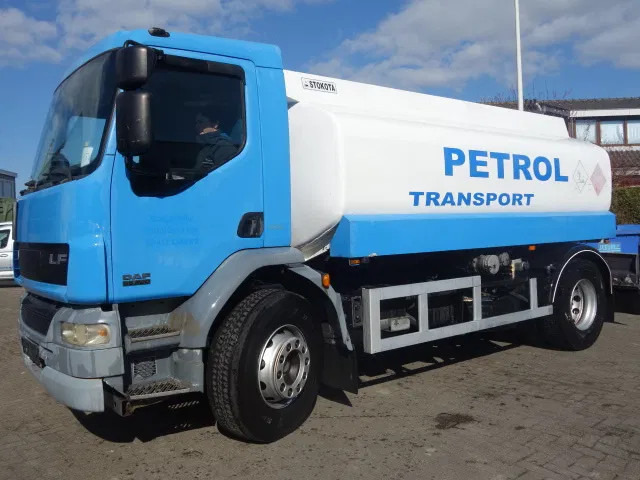 DAF LF 55.220 12000 LITER MANUAL GEARBOX - Truk tangki: gambar 1 DAF LF 55.220 12000 LITER MANUAL GEARBOX - Truk tangki: gambar 1