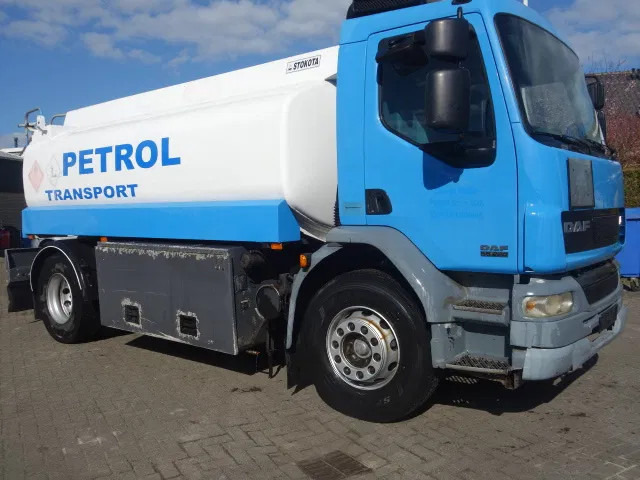 DAF LF 55.220 12000 LITER MANUAL GEARBOX - Truk tangki: gambar 2 DAF LF 55.220 12000 LITER MANUAL GEARBOX - Truk tangki: gambar 2