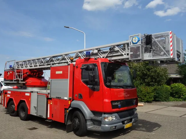 DAF LF 55.250 METZ 30 meter - Truk pemadam kebakaran: gambar 4 DAF LF 55.250 METZ 30 meter - Truk pemadam kebakaran: gambar 4