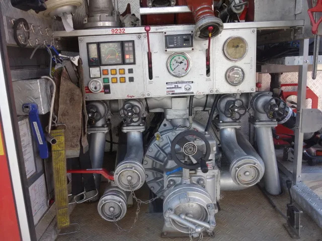 MAN 15 224-with winch 2500liter tank manual gearbox ,ziegler pomp - Truk pemadam kebakaran: gambar 4 MAN 15 224-with winch 2500liter tank manual gearbox ,ziegler pomp - Truk pemadam kebakaran: gambar 4
