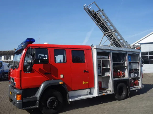 MAN 15 224-with winch 2500liter tank manual gearbox ,ziegler pomp - Truk pemadam kebakaran: gambar 2 MAN 15 224-with winch 2500liter tank manual gearbox ,ziegler pomp - Truk pemadam kebakaran: gambar 2