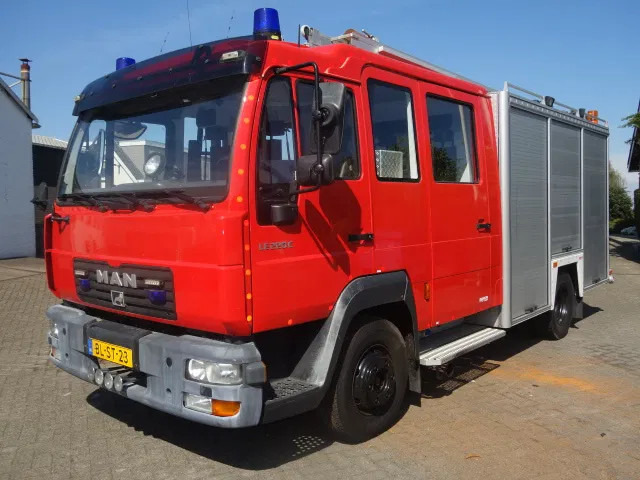 MAN LE 220C GODIVA POMP 2000 LITER TANK,MANUAL GEARBOX - Truk pemadam kebakaran: gambar 2 MAN LE 220C GODIVA POMP 2000 LITER TANK,MANUAL GEARBOX - Truk pemadam kebakaran: gambar 2