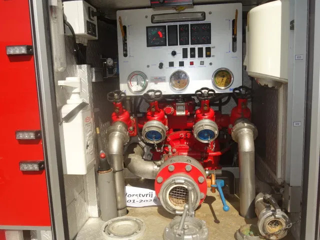 MAN LE 220C GODIVA POMP 2000 LITER TANK,MANUAL GEARBOX - Truk pemadam kebakaran: gambar 5 MAN LE 220C GODIVA POMP 2000 LITER TANK,MANUAL GEARBOX - Truk pemadam kebakaran: gambar 5