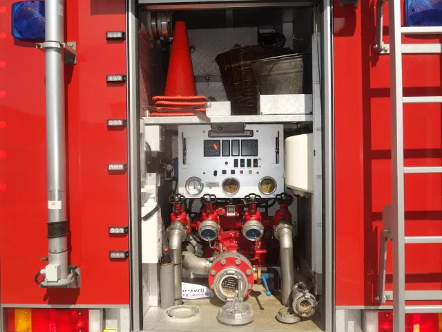 MAN LE 220C GODIVA POMP 2000 LITER TANK,MANUAL GEARBOX - Truk pemadam kebakaran: gambar 2 MAN LE 220C GODIVA POMP 2000 LITER TANK,MANUAL GEARBOX - Truk pemadam kebakaran: gambar 2