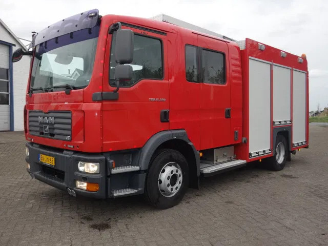 MAN TGM 15.290 15-280 BOMBEROS FIRE TRUCK, 3000 LITER PER MIN - Truk pemadam kebakaran: gambar 2 MAN TGM 15.290 15-280 BOMBEROS FIRE TRUCK, 3000 LITER PER MIN - Truk pemadam kebakaran: gambar 2