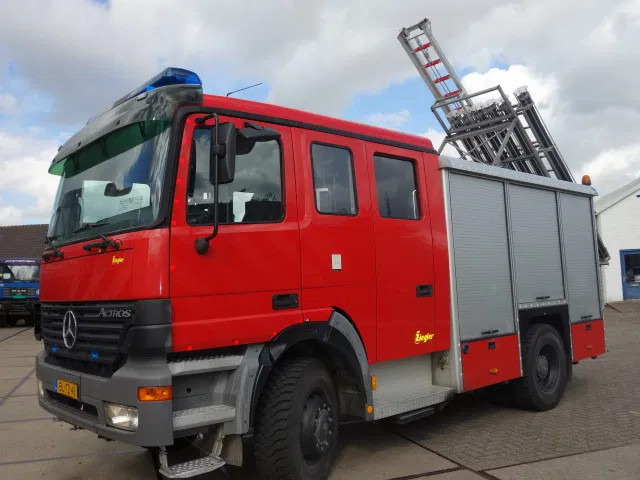 Mercedes-Benz Actros 1831 4X4 ZIEGLER BOMBEROS POMP,2500 L TANK - Truk pemadam kebakaran: gambar 3 Mercedes-Benz Actros 1831 4X4 ZIEGLER BOMBEROS POMP,2500 L TANK - Truk pemadam kebakaran: gambar 3