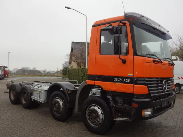 Mercedes-Benz Actros 3235 8x4 steelsprings,manual gearbox - Truk sasis: gambar 1 Mercedes-Benz Actros 3235 8x4 steelsprings,manual gearbox - Truk sasis: gambar 1