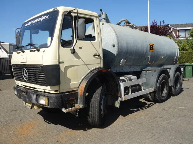 Mercedes-Benz MB 2222 6X4 WATERTANKER WITH PUMP - Truk tangki: gambar 2 Mercedes-Benz MB 2222 6X4 WATERTANKER WITH PUMP - Truk tangki: gambar 2
